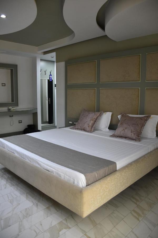 New W Hotel Tiranë Ngoại thất bức ảnh